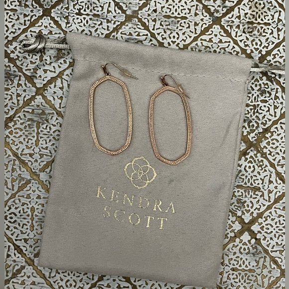 Kendra Scott Rose Gold Elle Open Frame Earrings. - Picture 2 of 3